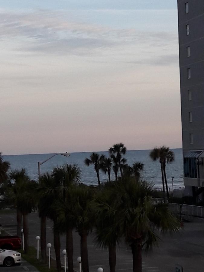 Ocean Waves Hotel Myrtle Beach Exterior photo